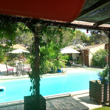 Les Coronilles Bed & Breakfast Бокер Екстериор снимка