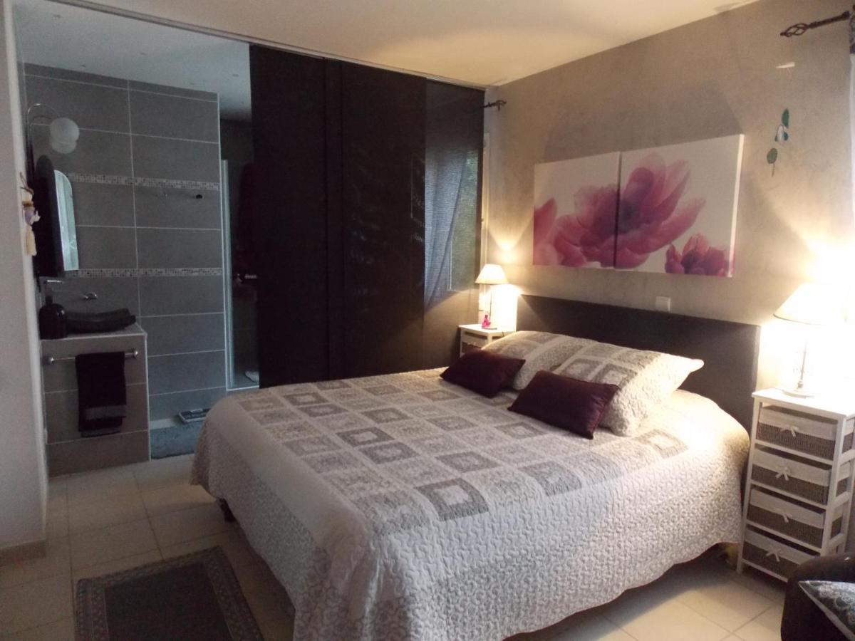 Les Coronilles Bed & Breakfast Бокер Екстериор снимка