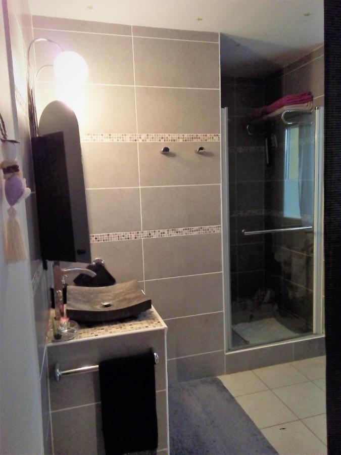 Les Coronilles Bed & Breakfast Бокер Екстериор снимка
