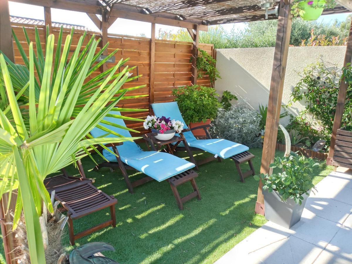Les Coronilles Bed & Breakfast Бокер Екстериор снимка