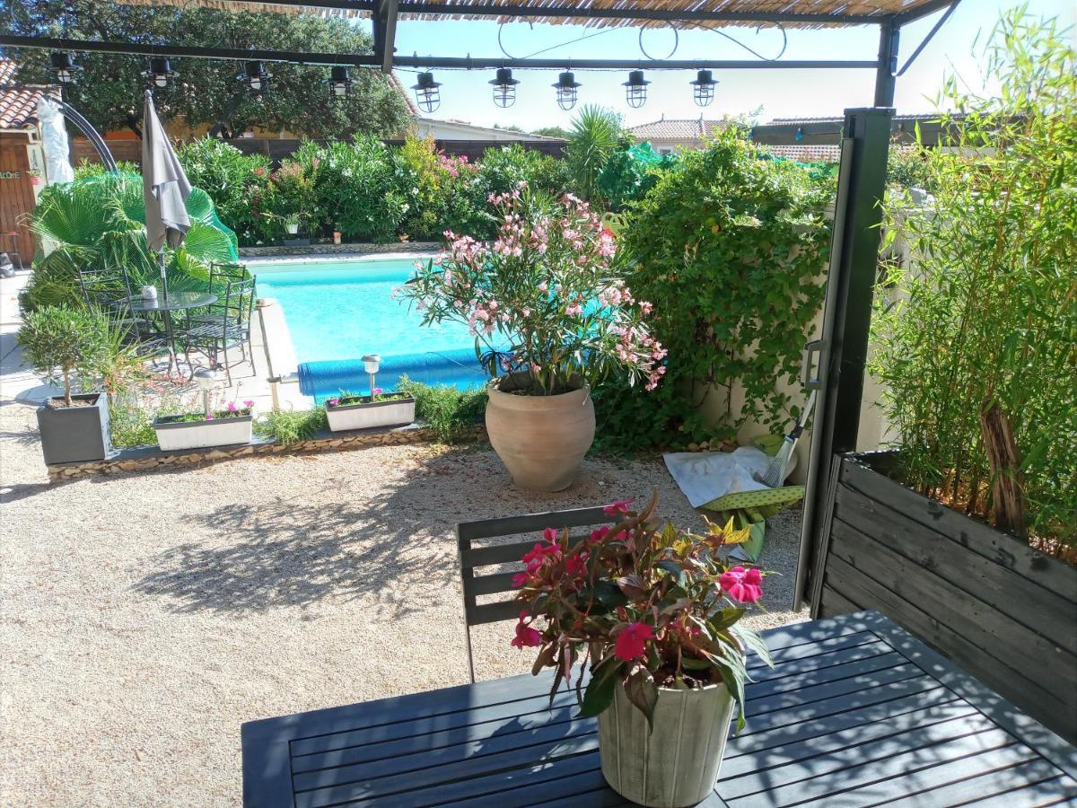 Les Coronilles Bed & Breakfast Бокер Екстериор снимка