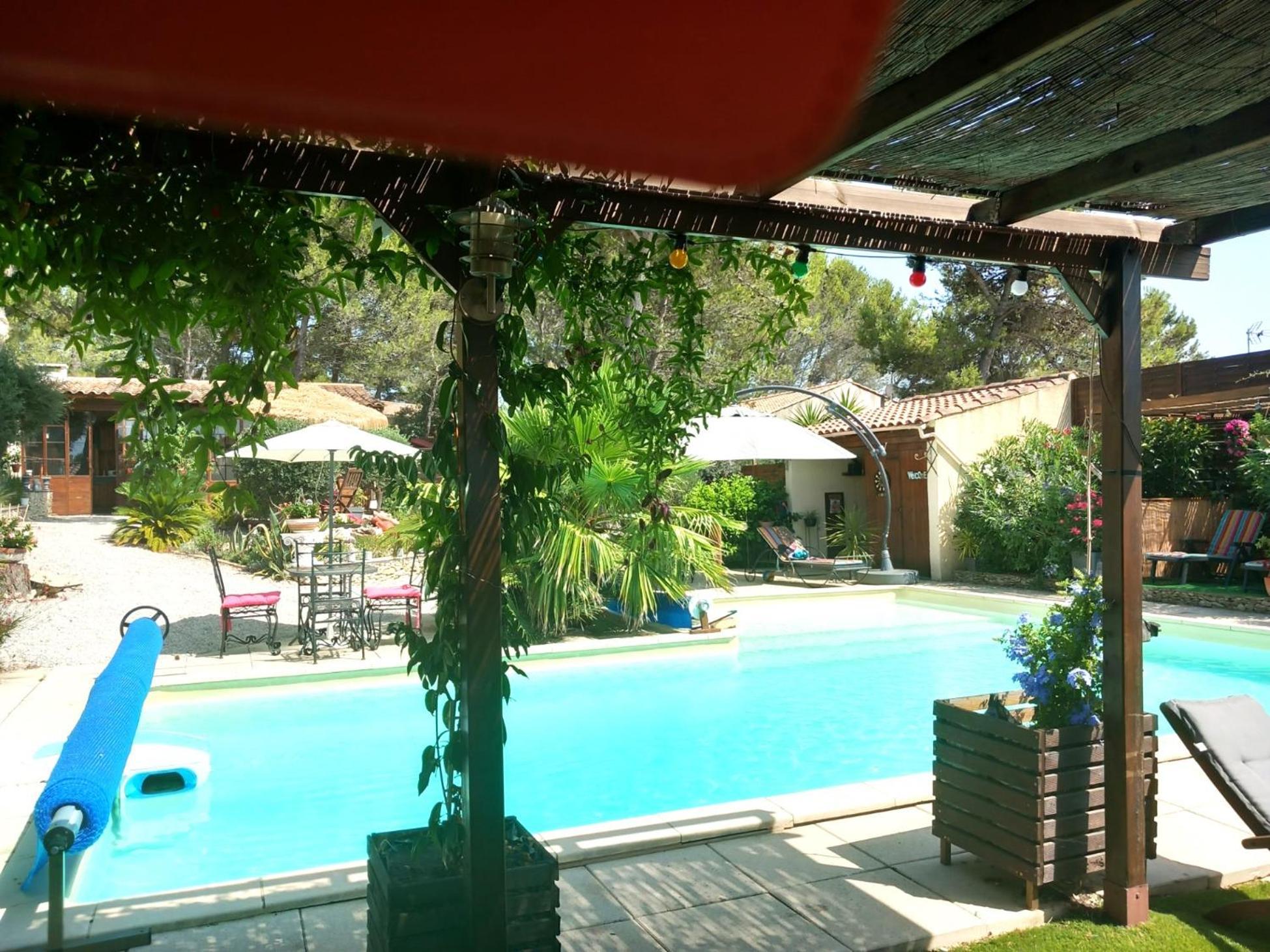 Les Coronilles Bed & Breakfast Бокер Екстериор снимка