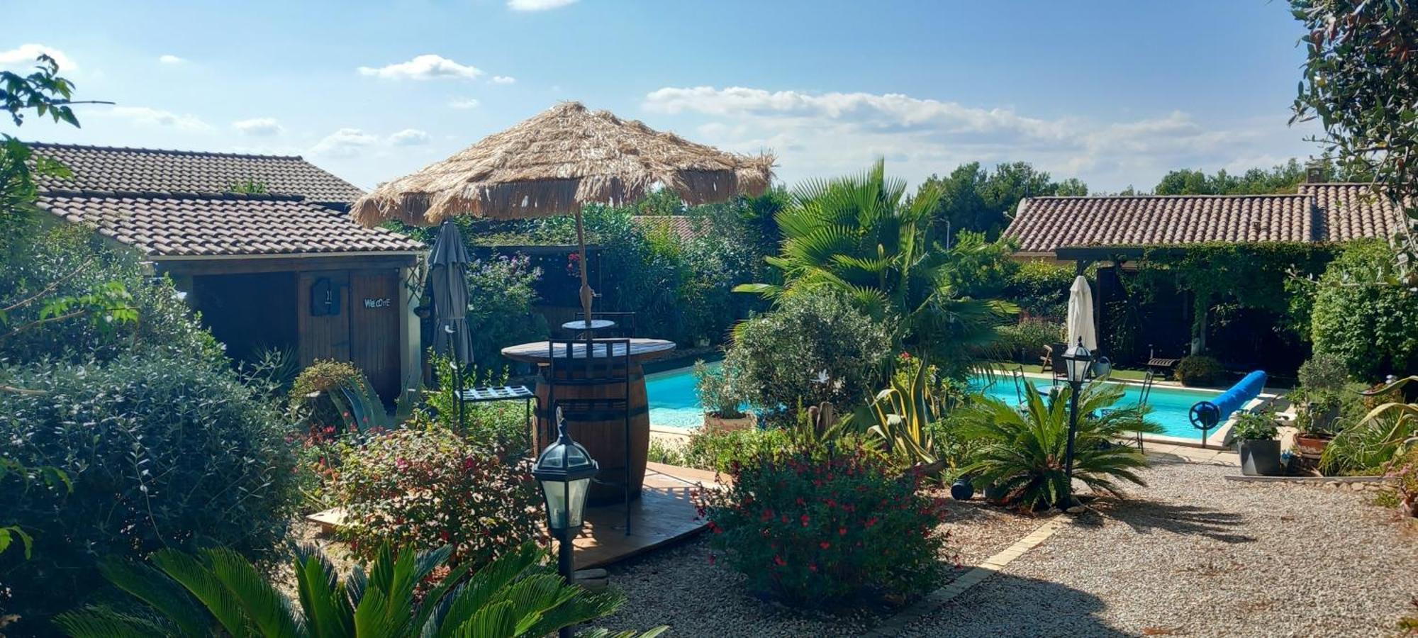 Les Coronilles Bed & Breakfast Бокер Екстериор снимка