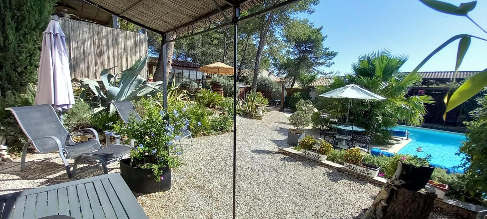 Les Coronilles Bed & Breakfast Бокер Екстериор снимка